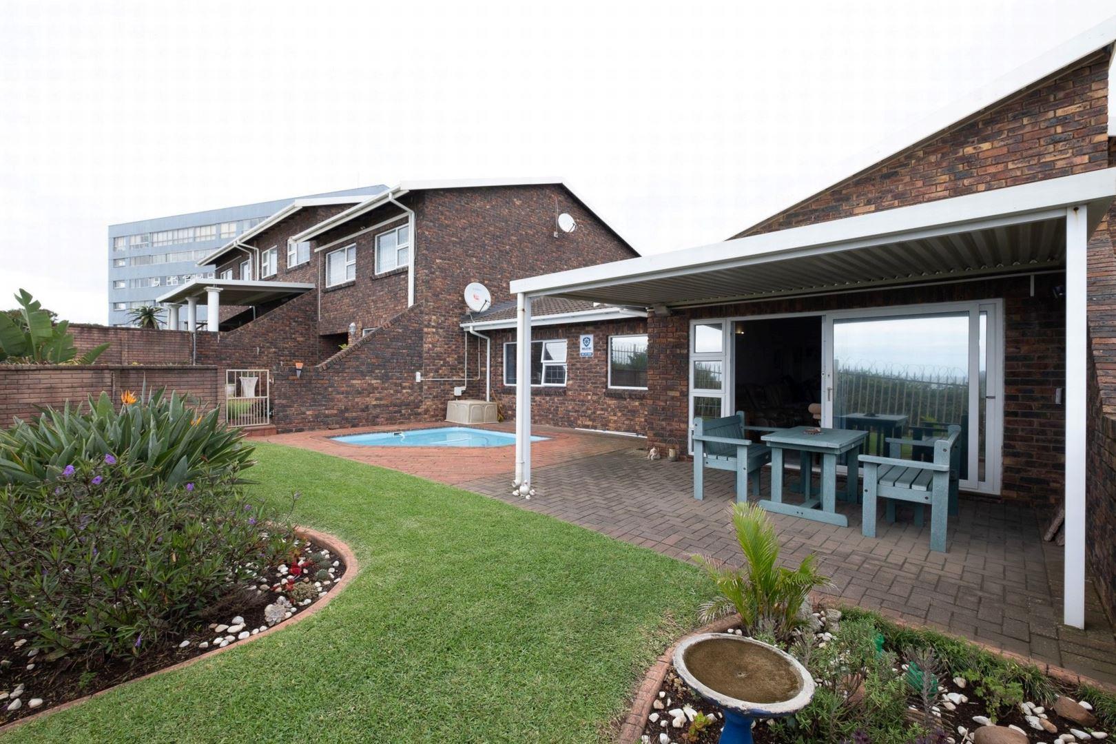 3 Bedroom Townhouse for sale in Athlone Park P24113650920