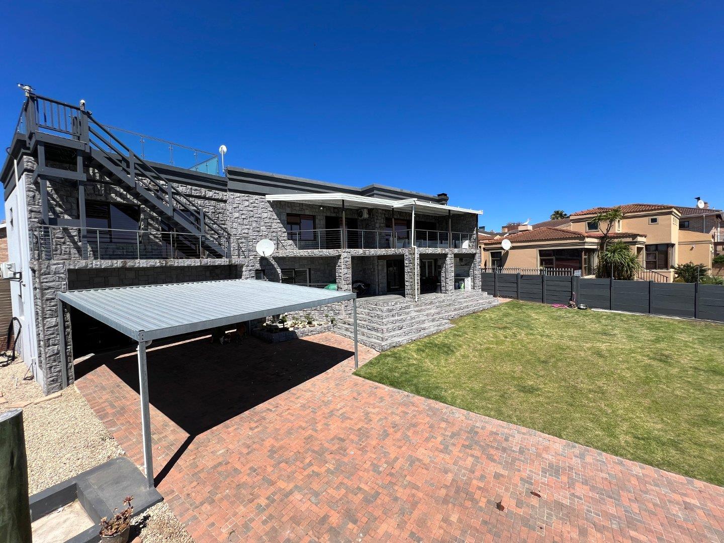 4 Bedroom House for sale in Wavecrest P24113652061