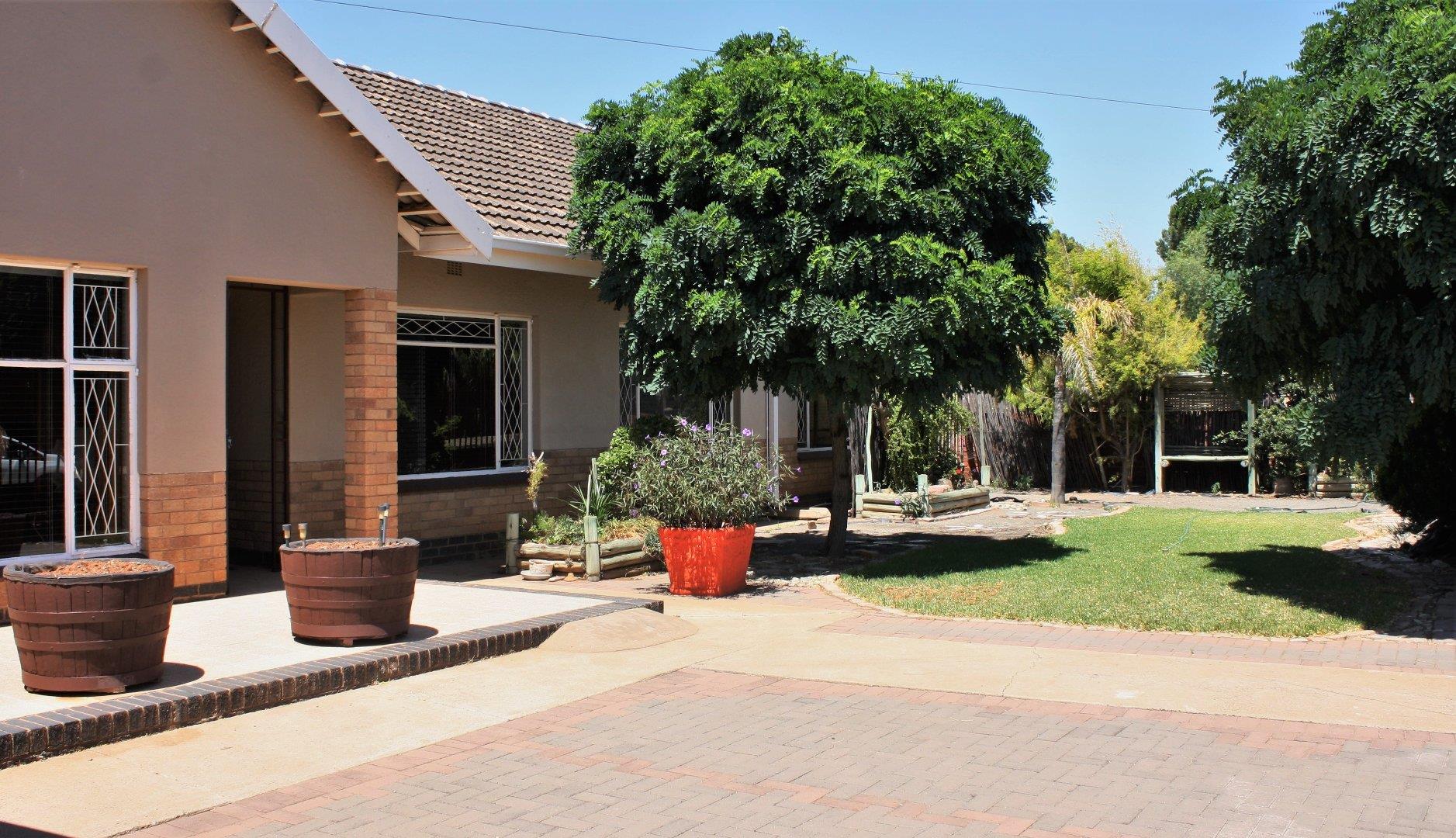 3 Bedroom House for sale in Carters Glen 27 Marlene Street P24