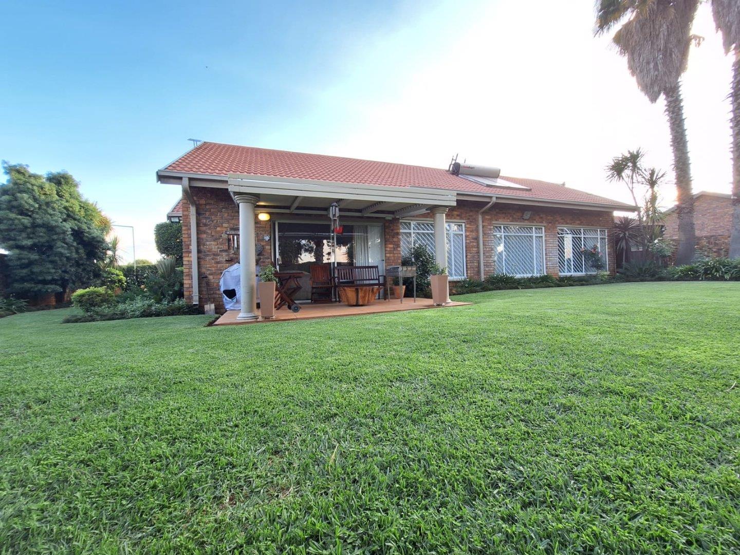 3 Bedroom House for sale in Vanderbijlpark SE 3 P24112766787