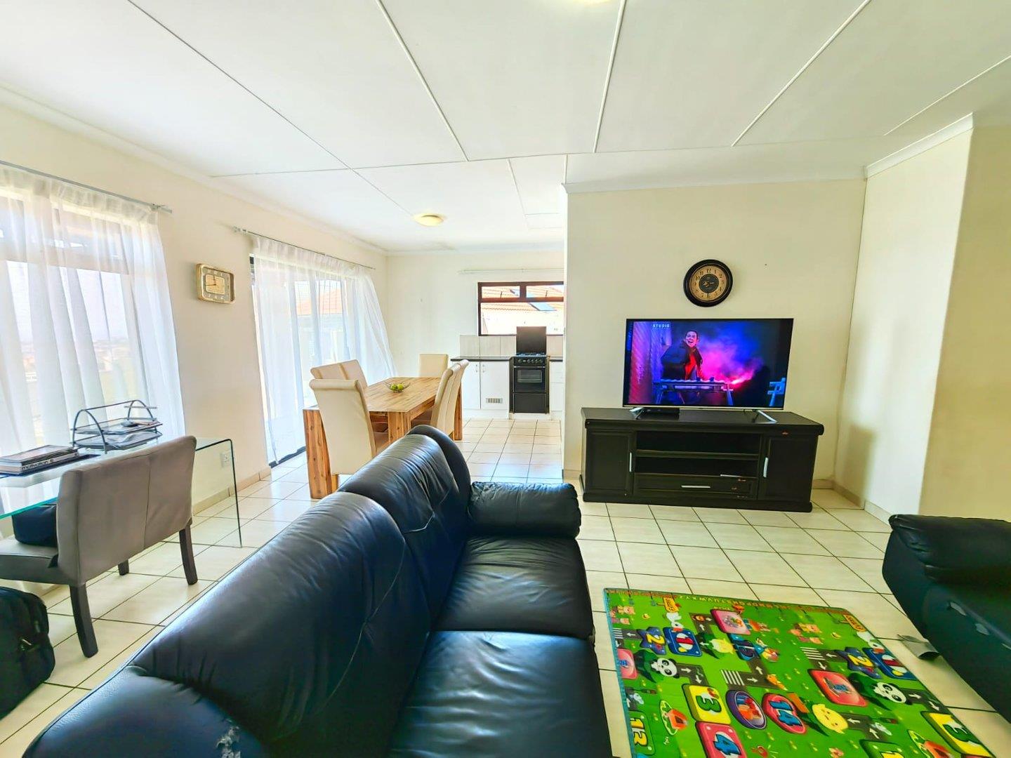 3 Bedroom House for sale in East London Rural P24113655147