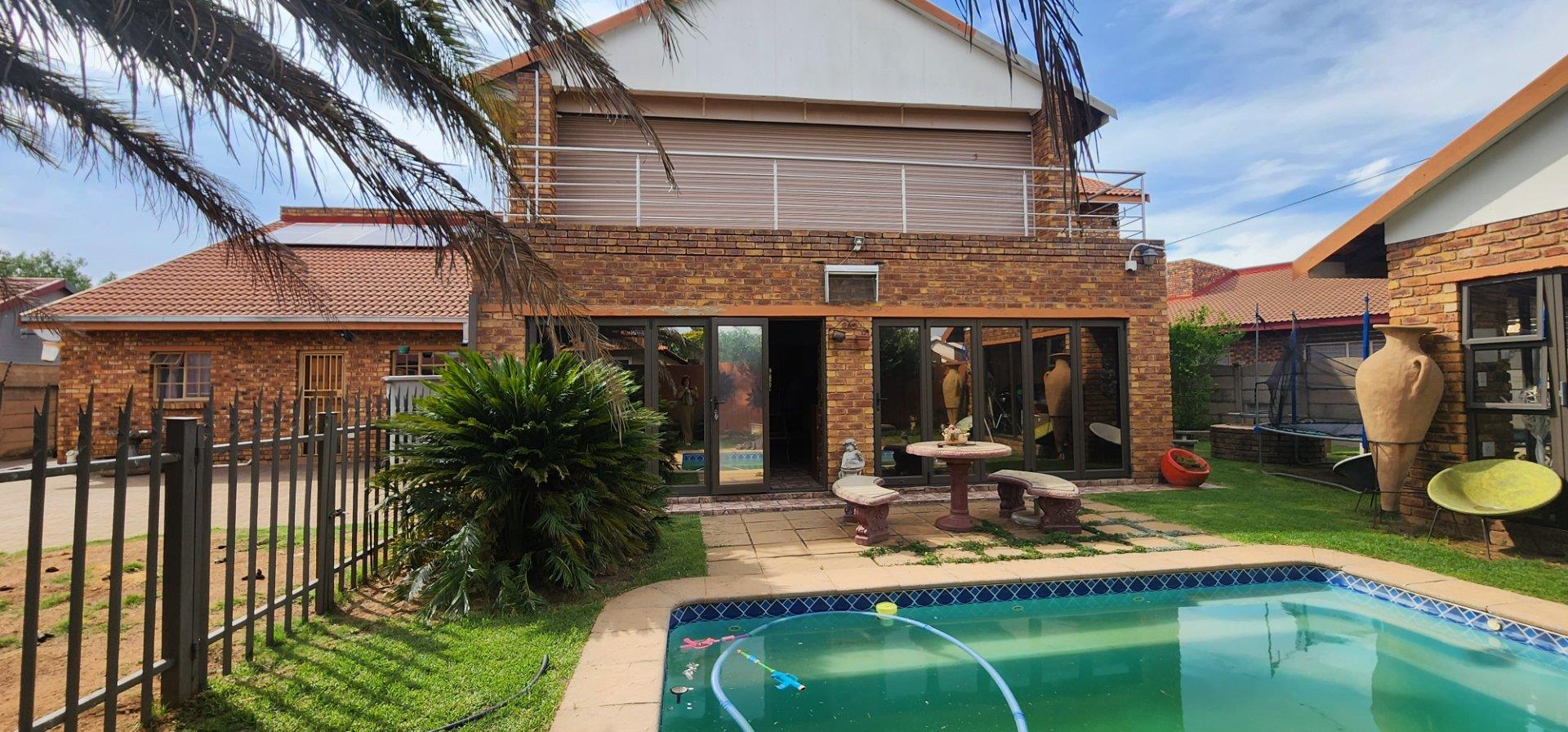 3 Bedroom House for sale in Riversdale P24113655659