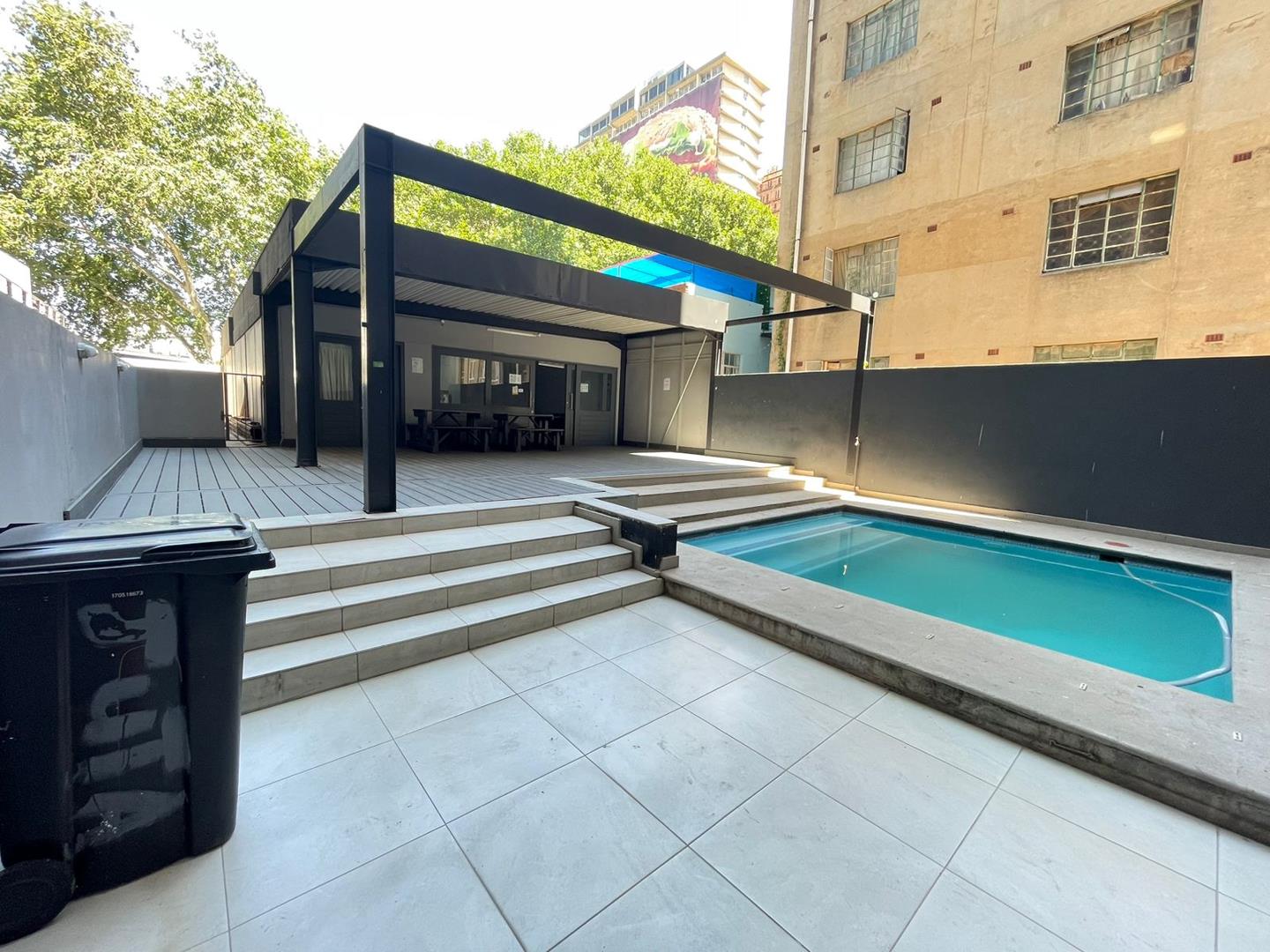 1 Bedroom Apartment / flat for sale in Braamfontein P24113656390