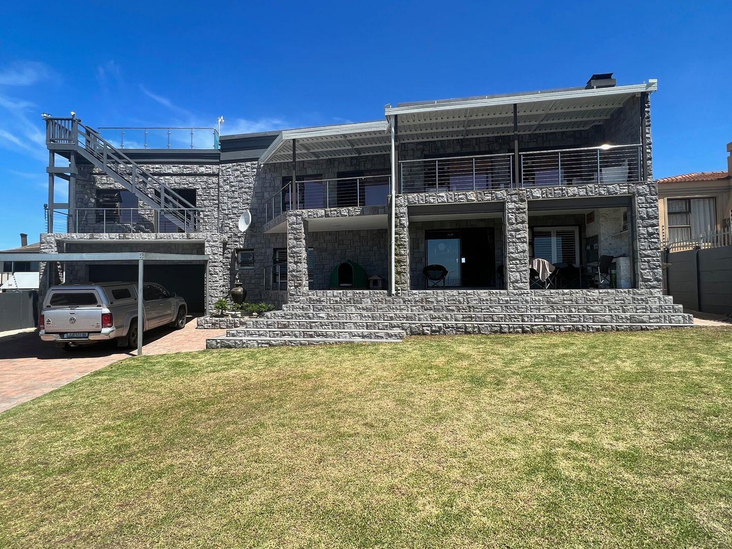 4 Bedroom House for sale in Wavecrest P24113657570