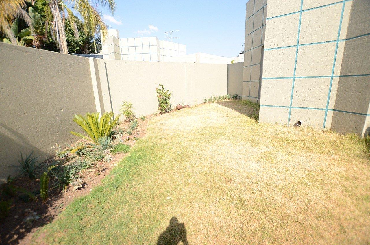 4 Bedroom House for sale in Sunninghill P24113658953