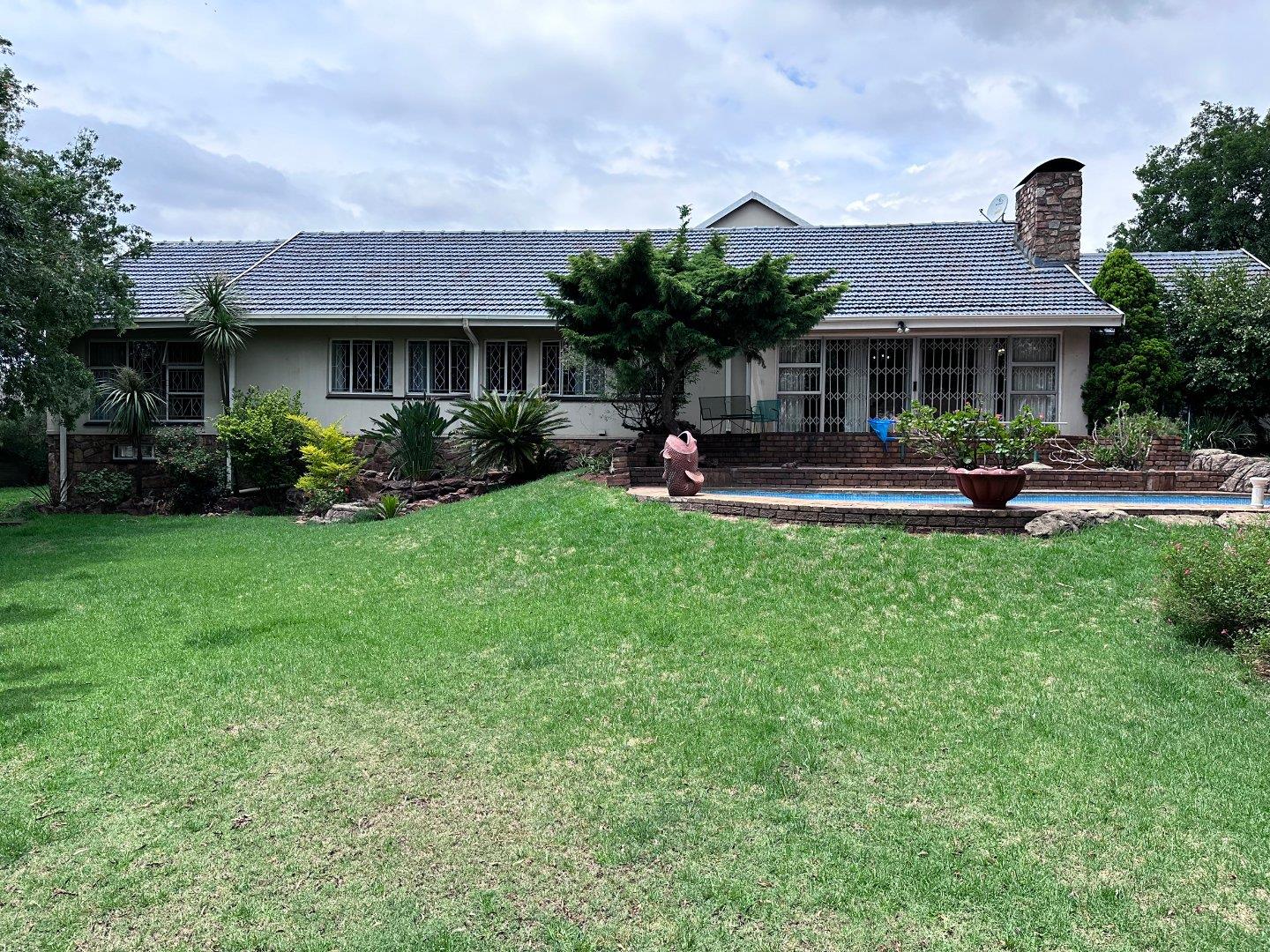 3 Bedroom House for sale in Florida Hills 1 Jan Smuts Drive P24