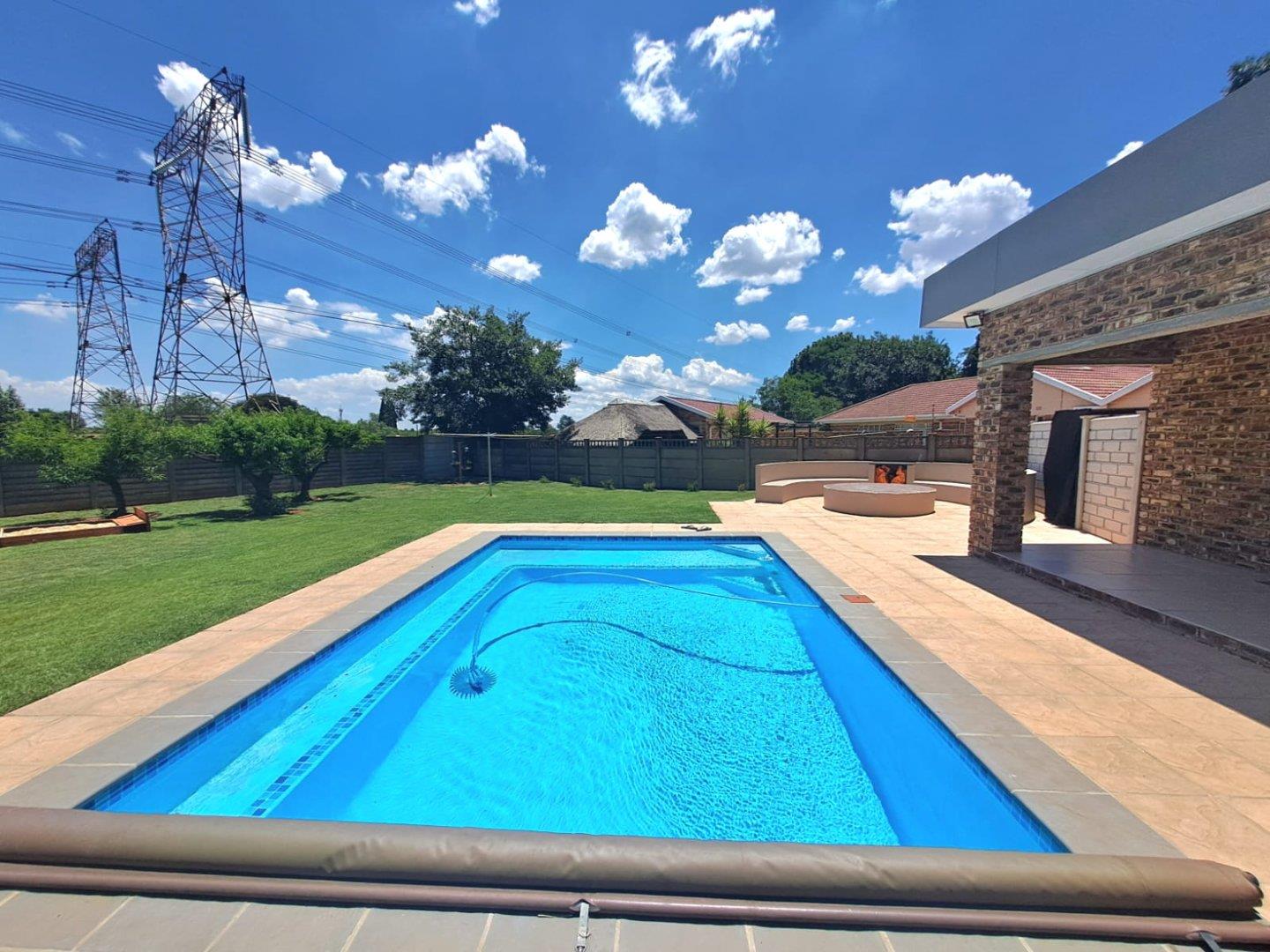 3 Bedroom House for sale in Three Rivers East P24113663004