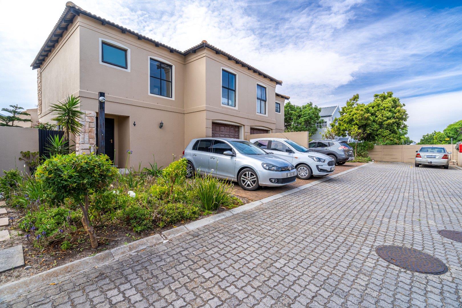 3 Bedroom Townhouse for sale in Parklands P24113664802