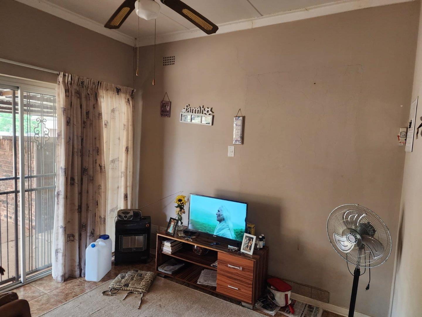 El Toro Park Property Property and houses to rent in El Toro Park