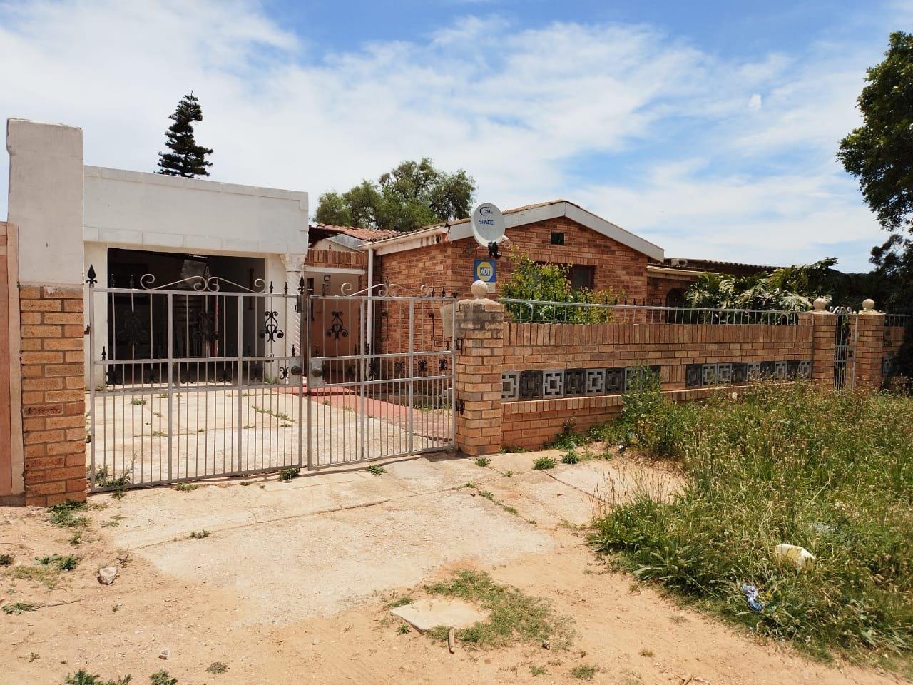 2 Bedroom House for sale in Zwide P24113665825