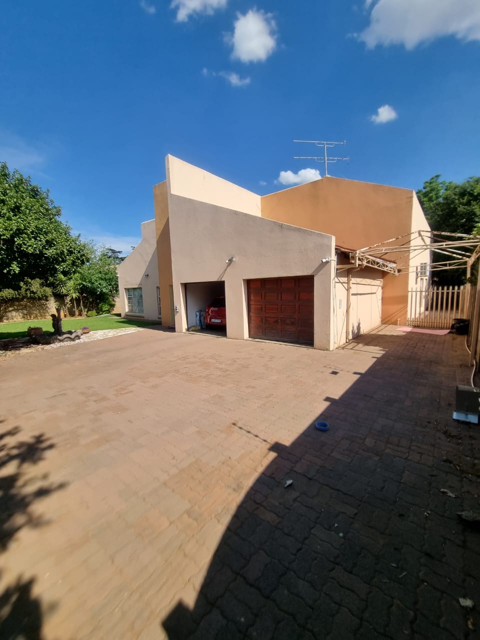 3 Bedroom House for sale in Vanderbijlpark SE 3 P24113665956