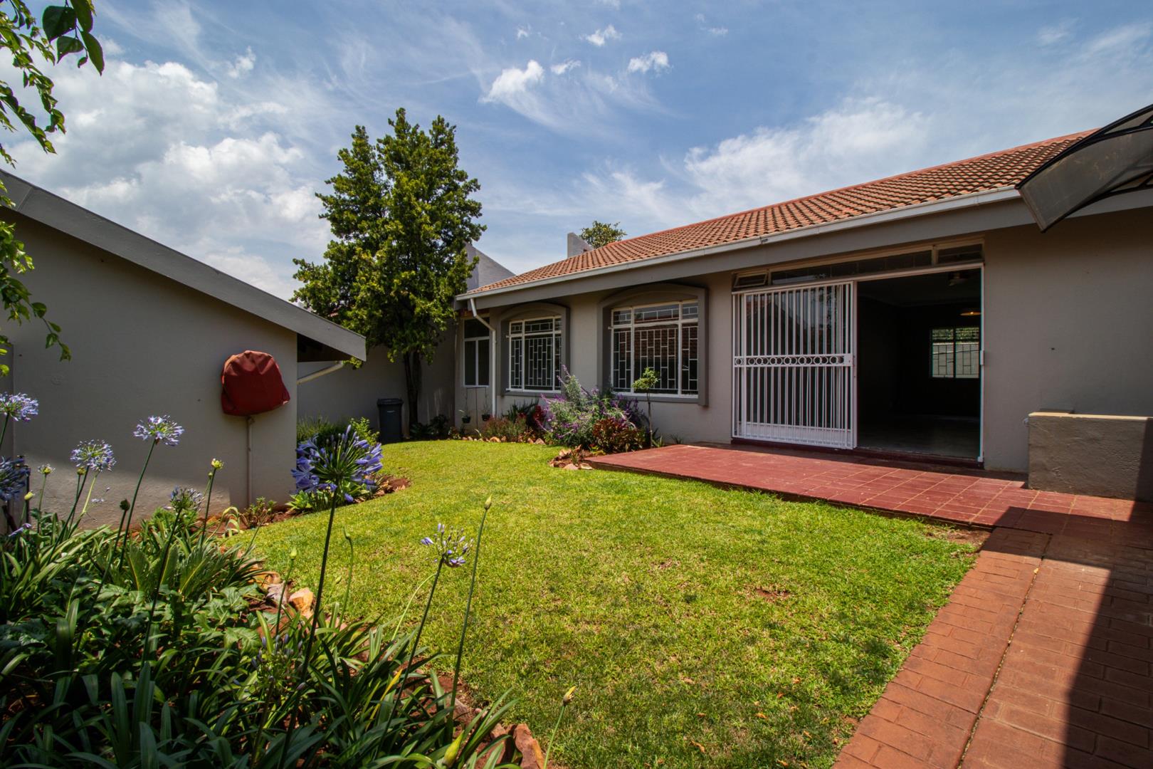 3 Bedroom Townhouse for sale in Moreleta Park P24113581129