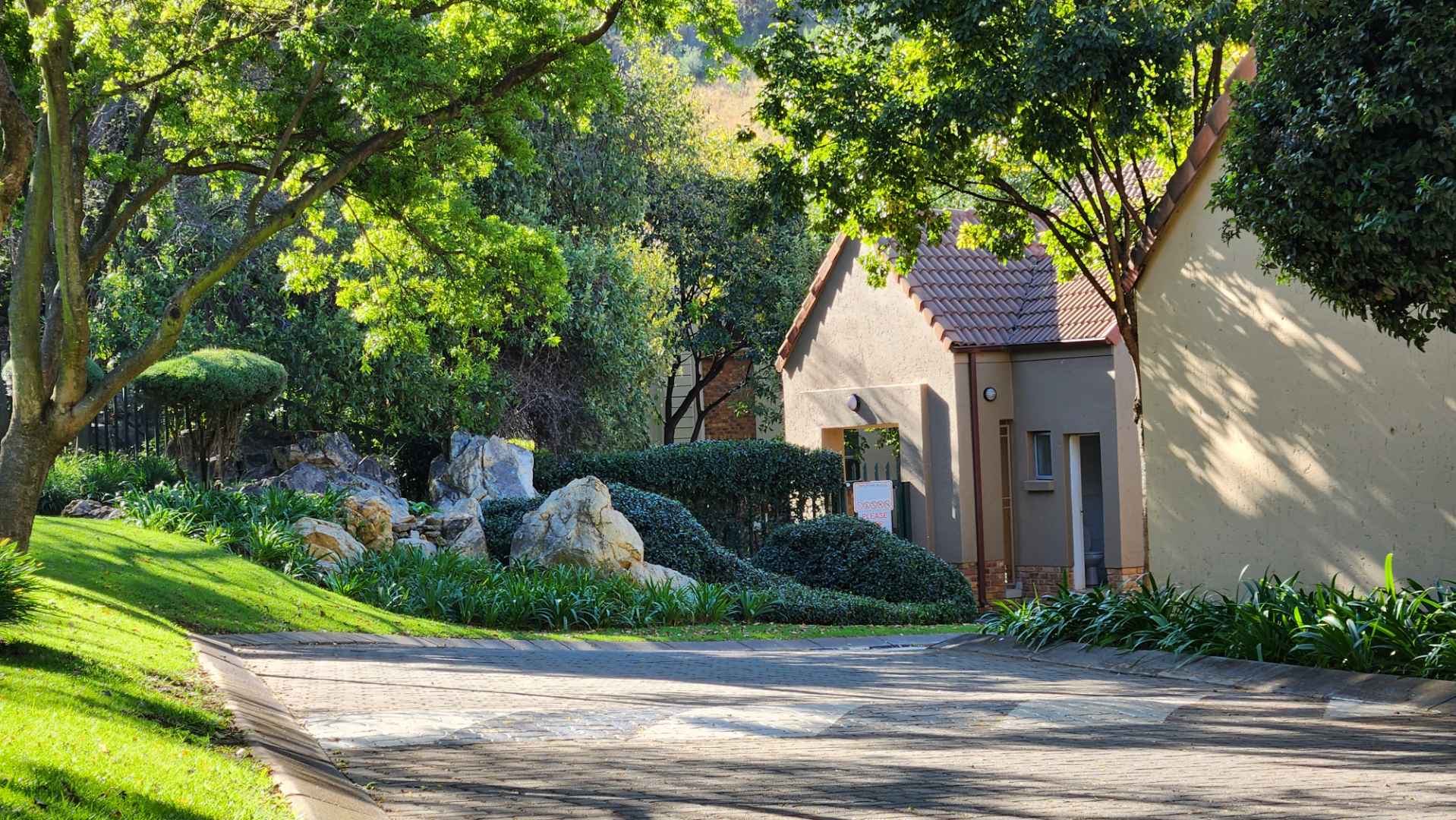 Constantia Kloof, Roodepoort Property Apartments / flats to rent in