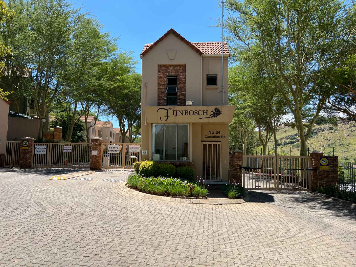 Constantia Kloof, Roodepoort Property Apartments / flats to rent in