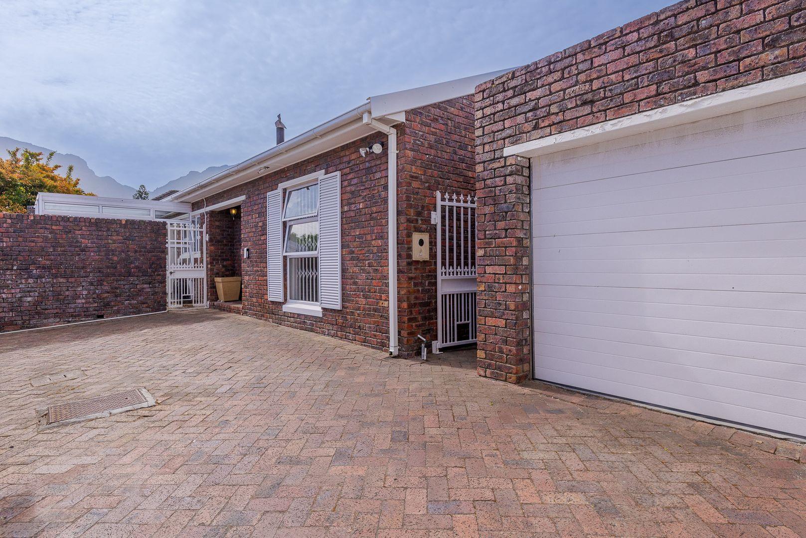 3 Bedroom House for sale in Claremont P24113666625