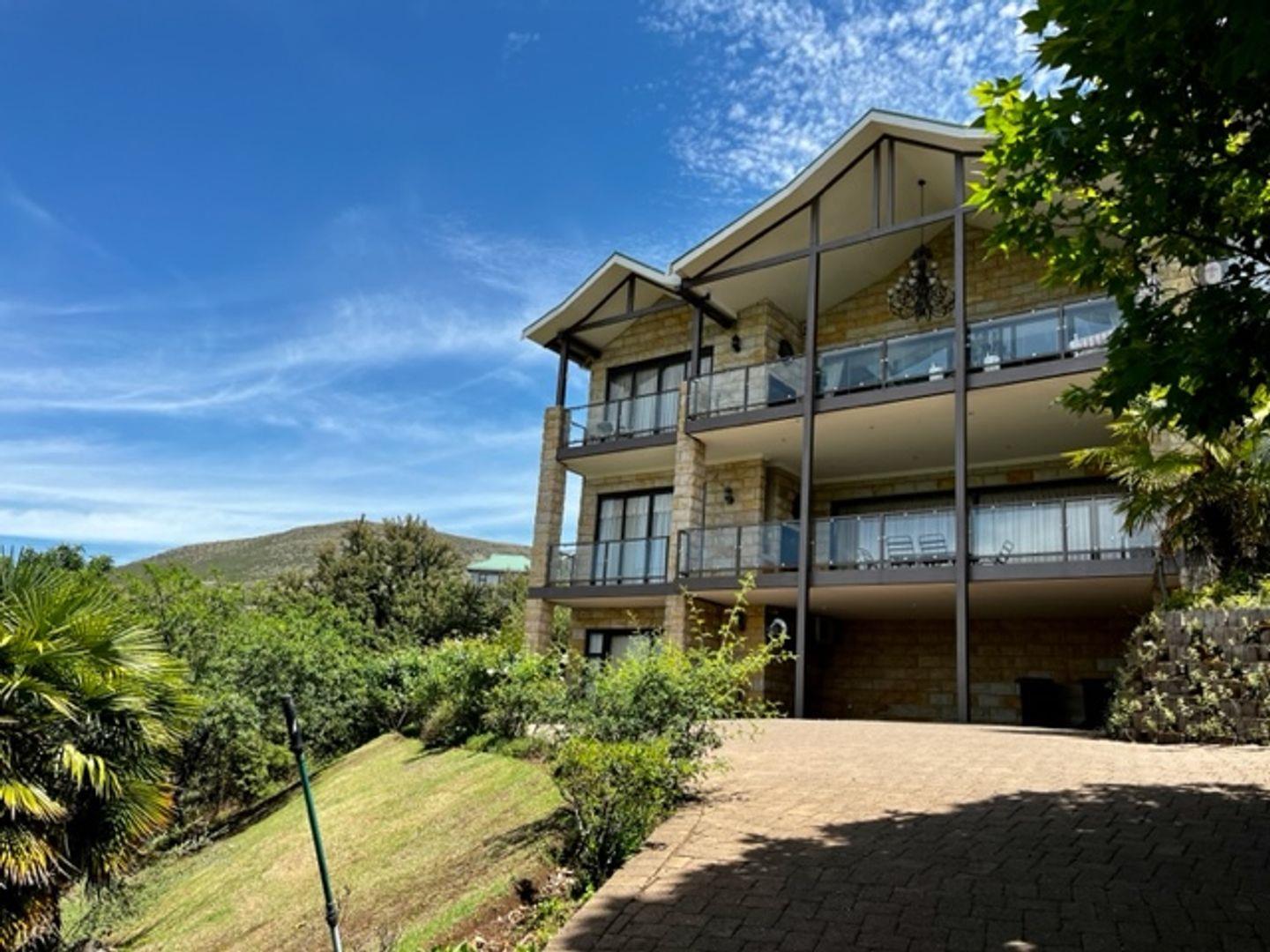 6 Bedroom House for sale in Clarens Golf & Trout Estate P24113666846