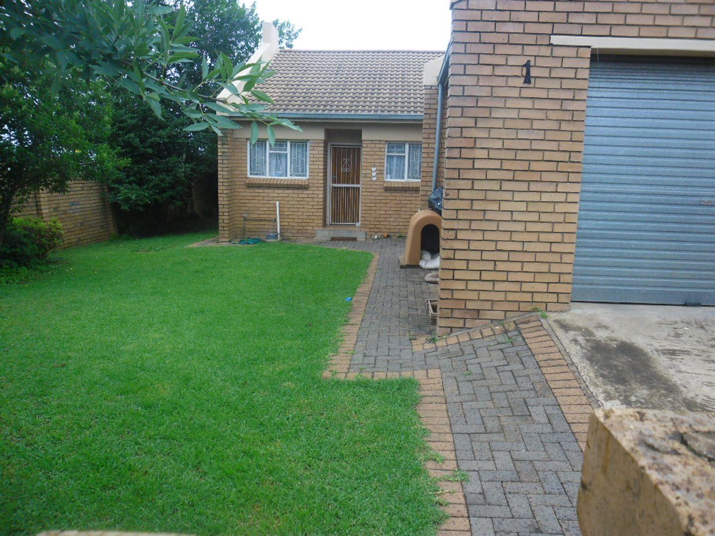 2 Bedroom Apartment / flat for sale in Lydenburg P24113668049