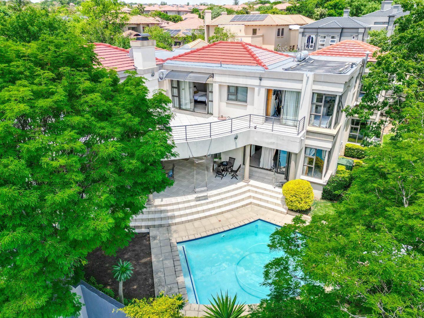 6 Bedroom House for sale in Broadacres P24113666064