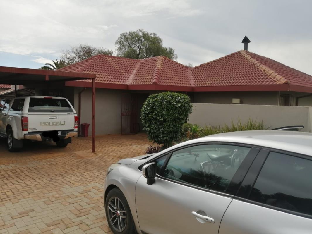 6 Bedroom House for sale in Birch Acres P24113669098