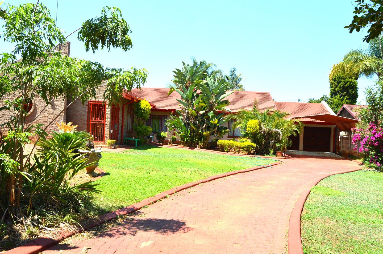 3 Bedroom House for sale in Flora Park P24113669234