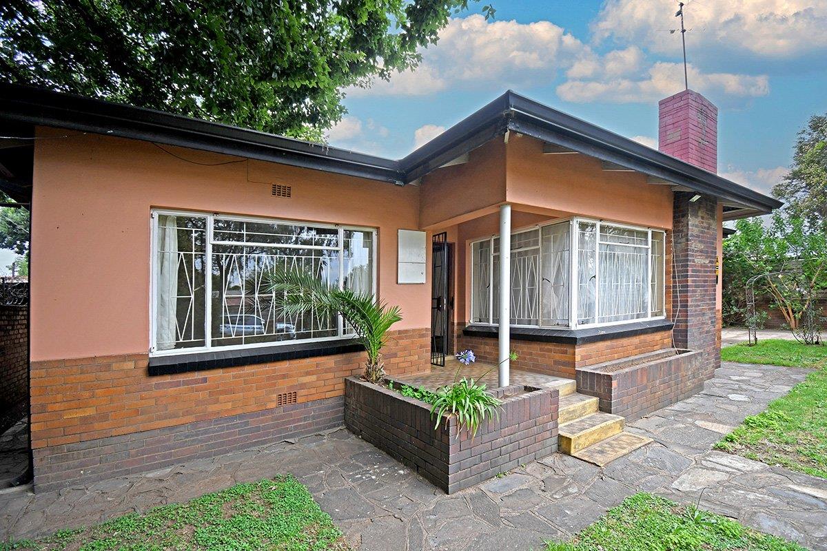 3 Bedroom House for sale in Benoni Central P24113670181