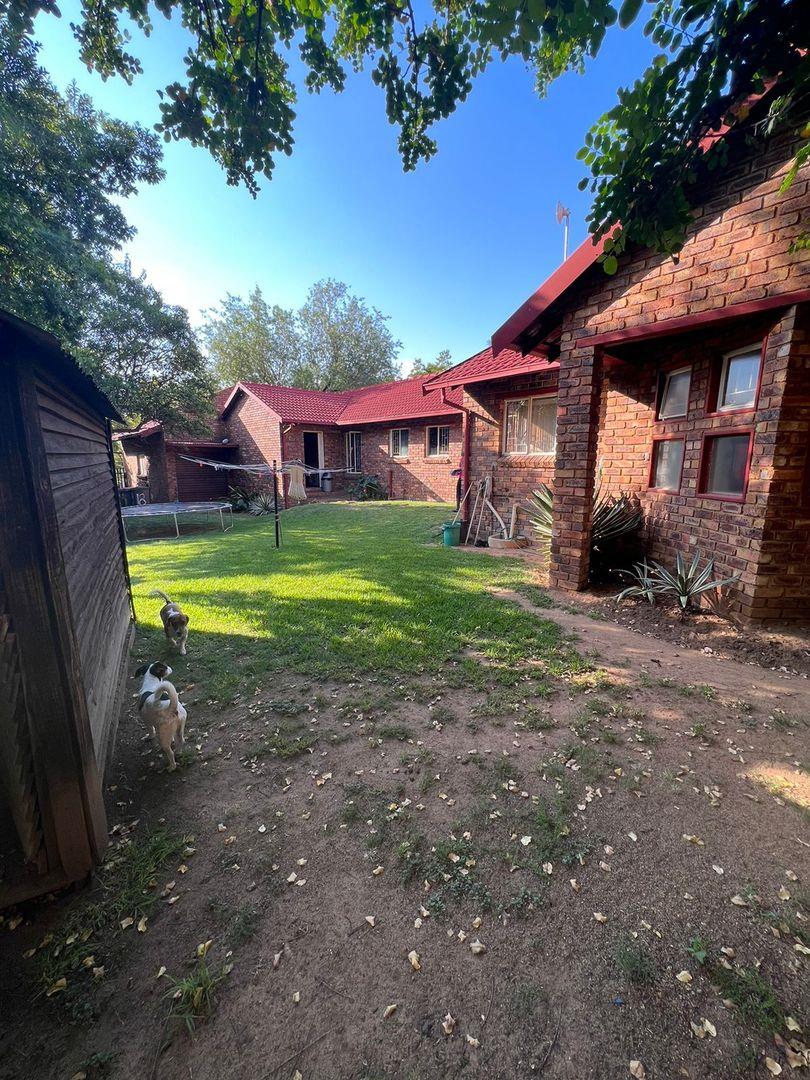 4 Bedroom House for sale in The Reeds P24113623459