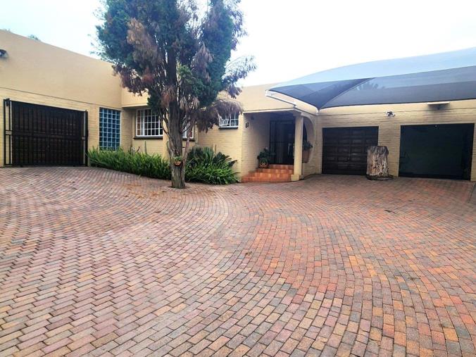 4 Bedroom House for Sale in Parkhill Gardens