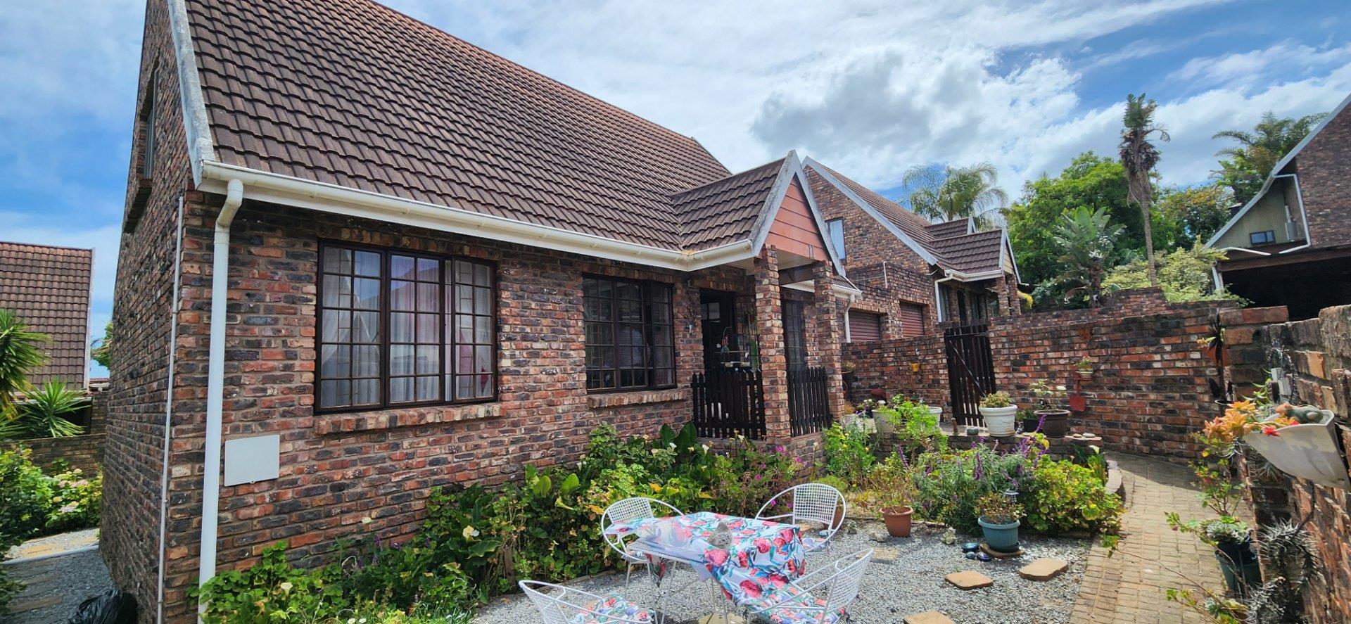 3 Bedroom Townhouse for sale in Denneoord P24113674162