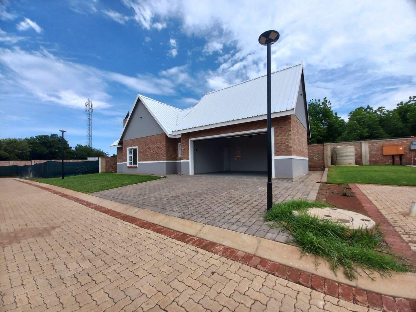 3 Bedroom House for sale in Van Der Hoff Park P24113673696