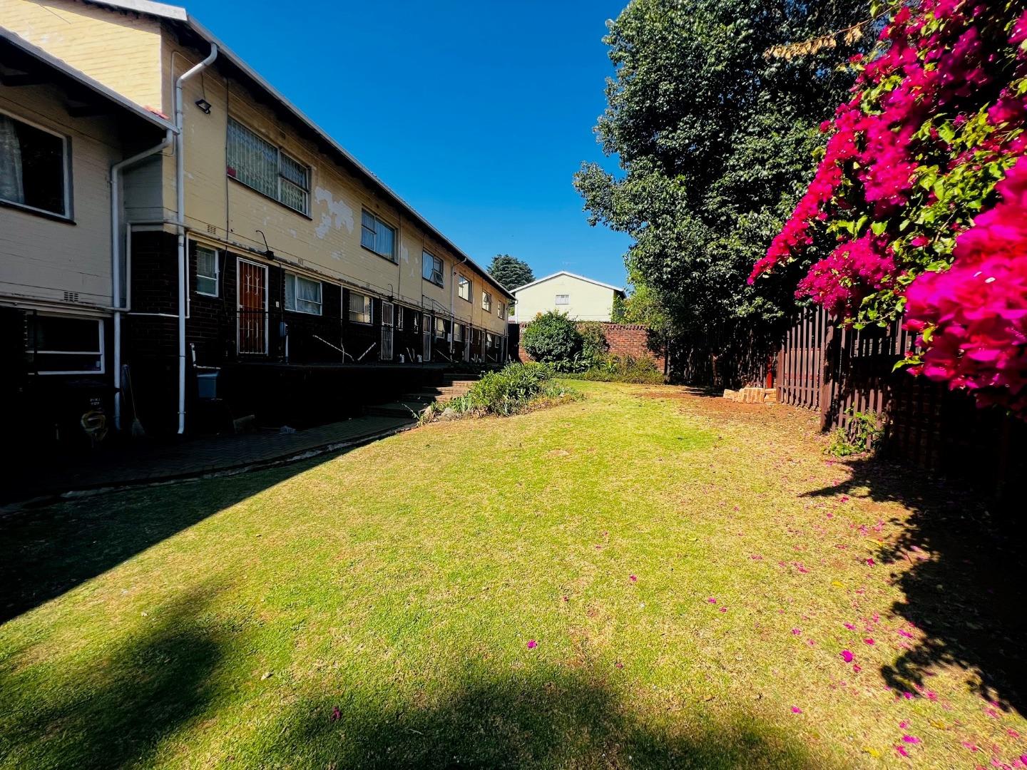 3 Bedroom Townhouse for sale in Windsor P24113674825