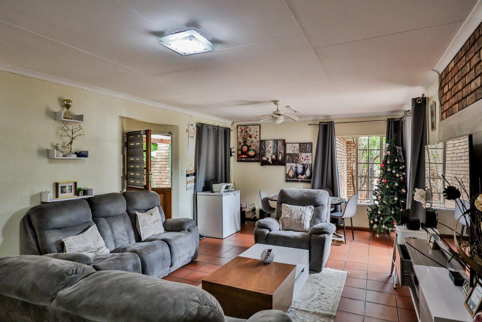 3 Bedroom House for sale in Montana Park P24113676242