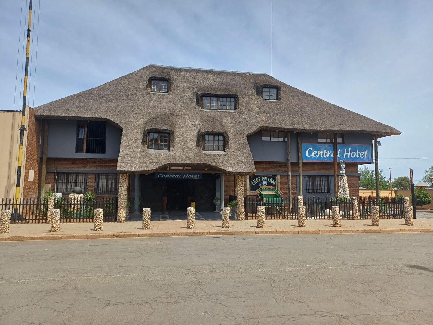 Commercial property for sale in Warrenton P24111472488