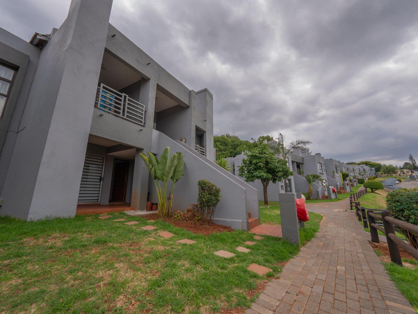 3 Bedroom Townhouse for sale in Glenvista P24113677192