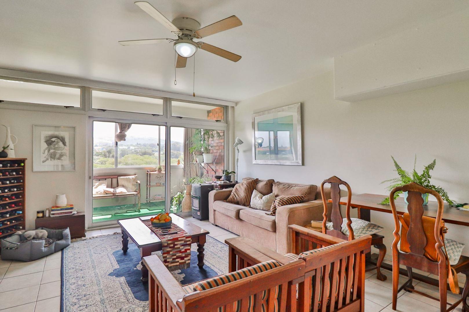 2 Bedroom Apartment / flat for sale in Oakdale P24113677304