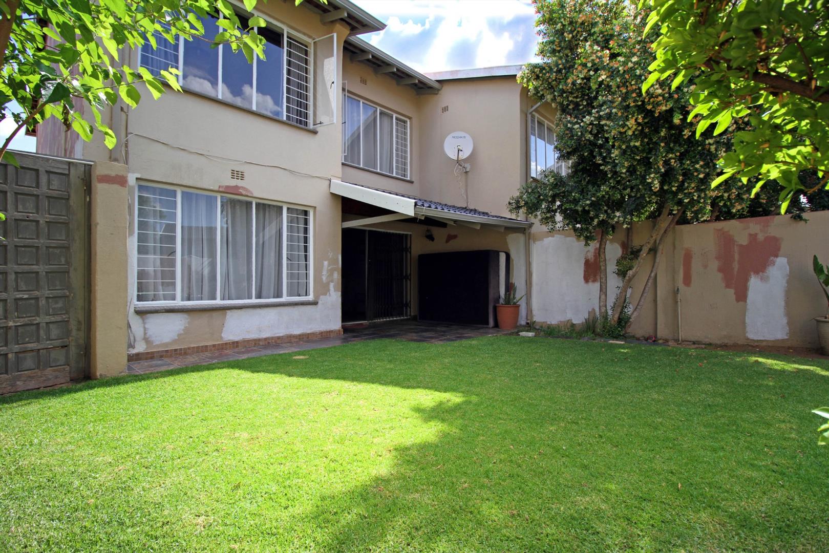 3 Bedroom Townhouse for sale in Malanshof P24113688285
