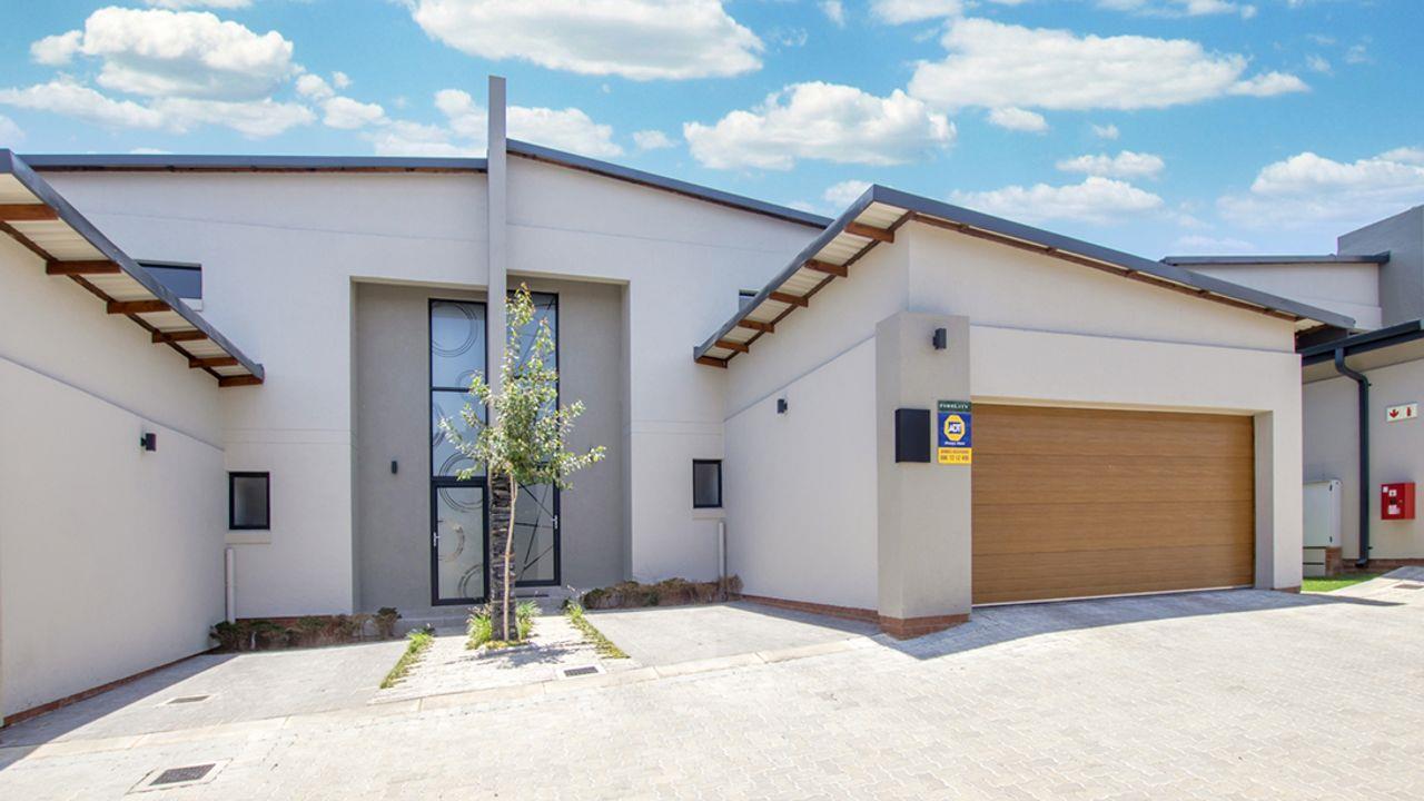 Crowthorne Ah Property Townhouses for sale in Crowthorne Ah