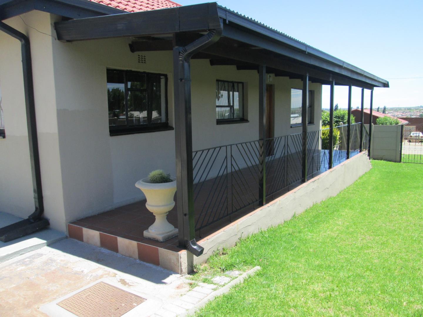 4 Bedroom House for sale in Bakenpark P24113690392