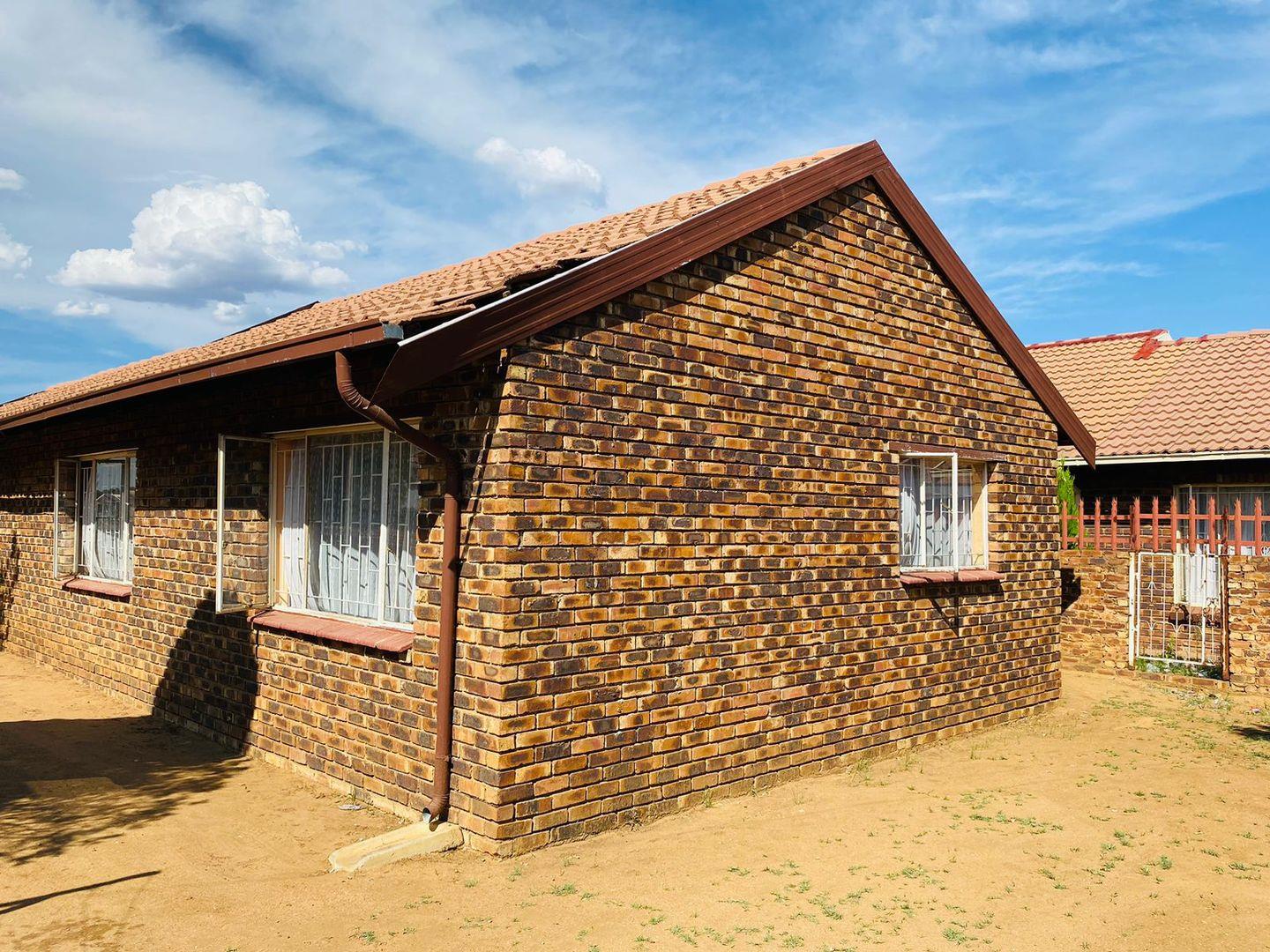 2 Bedroom House for sale in Mmabatho Unit 10 P24113690725