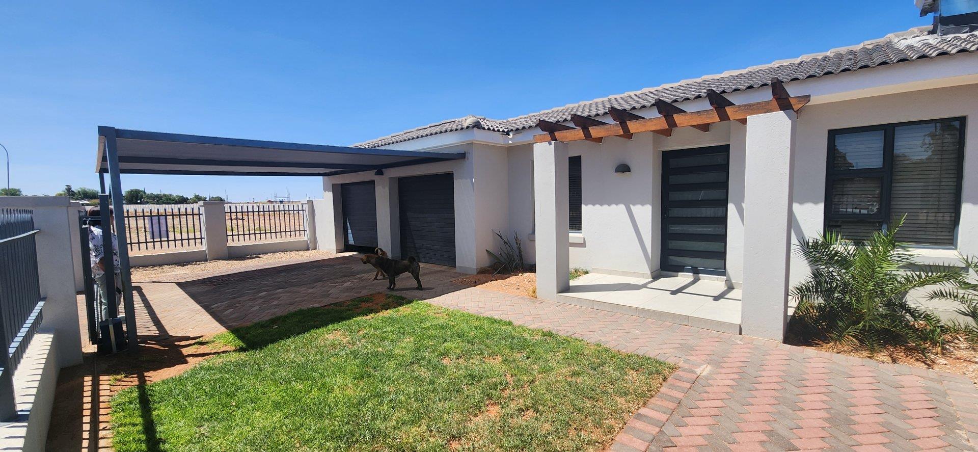 3 Bedroom House for sale in Blydeville P24113691112