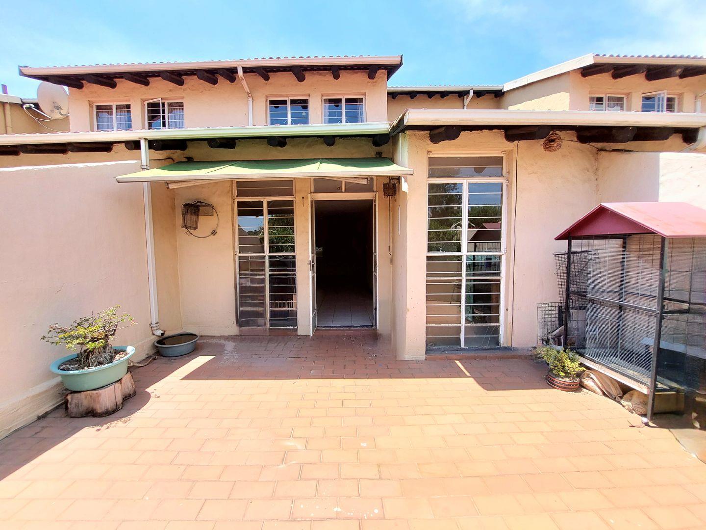 Ashlea Gardens Property Townhouses for sale in Ashlea Gardens