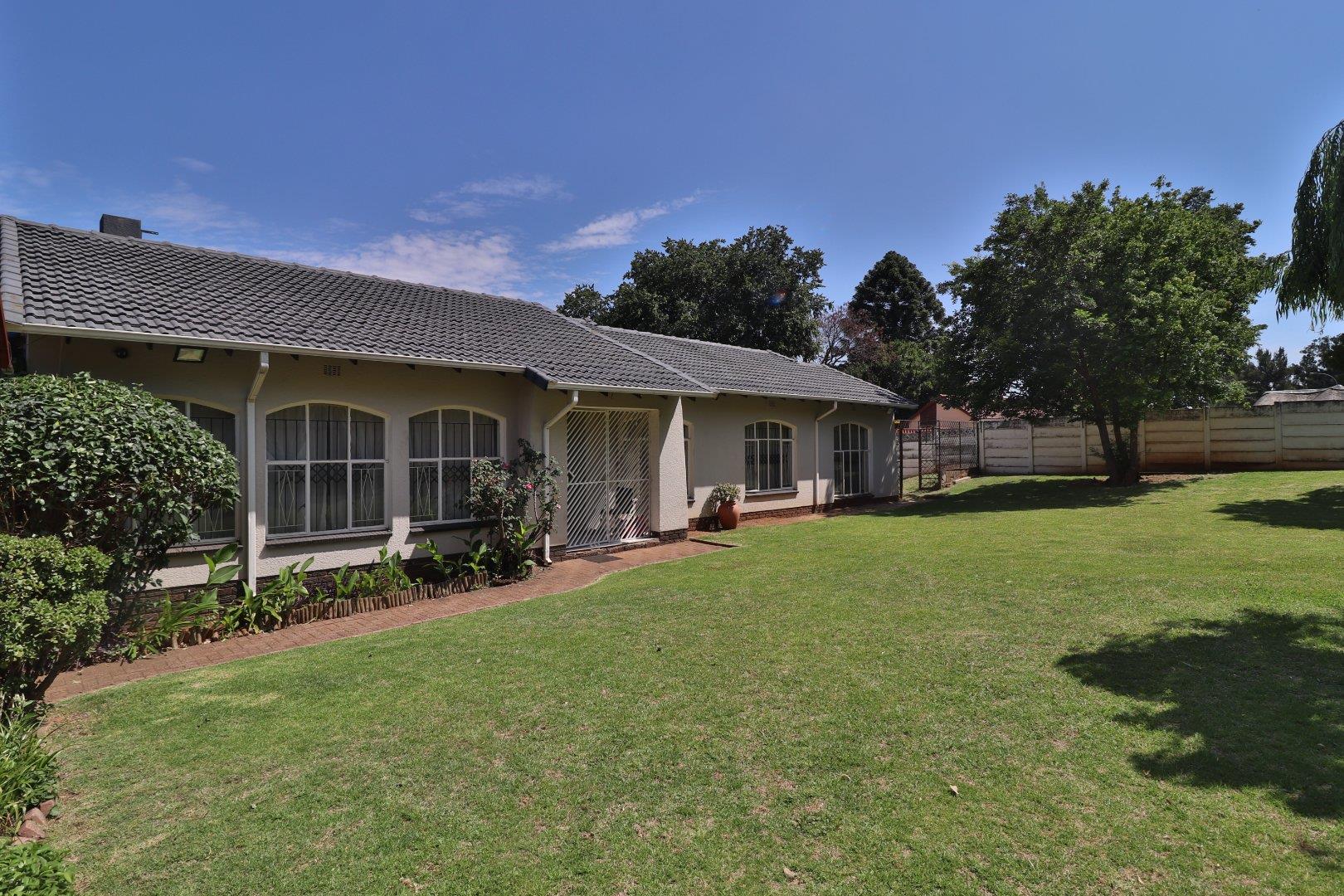 3 Bedroom House for sale in Lambton Gardens P24114274347