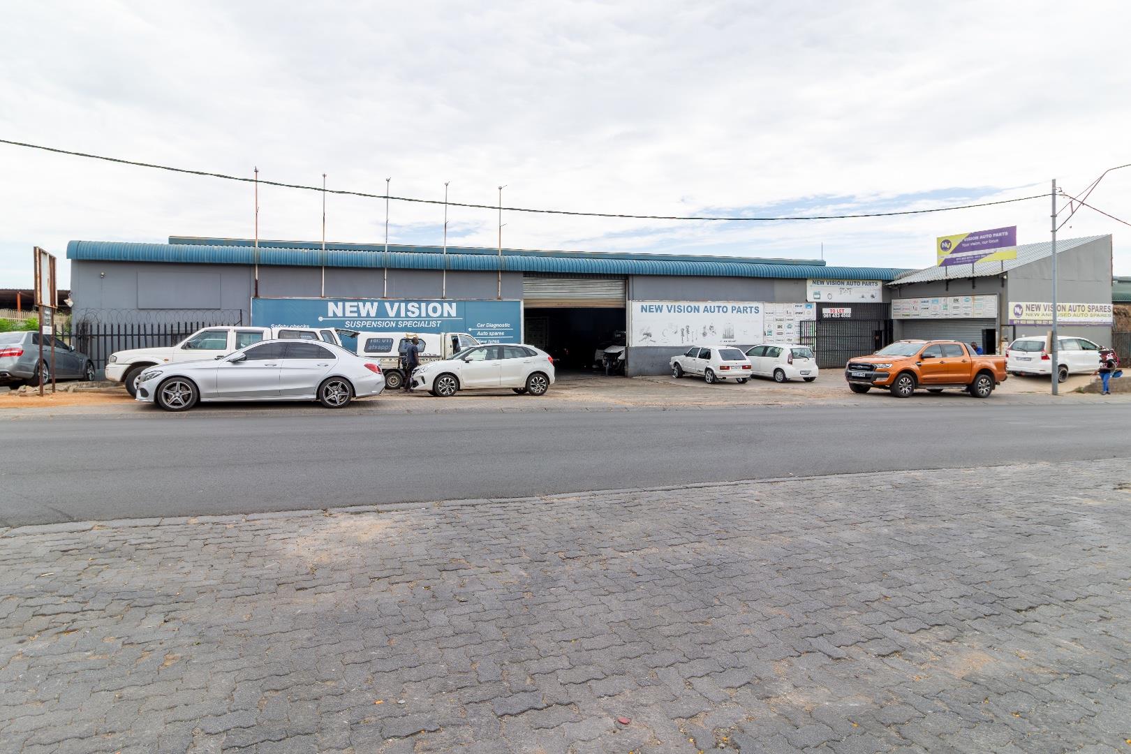 Commercial property for sale in Kew Industrial 147 9th Road P24