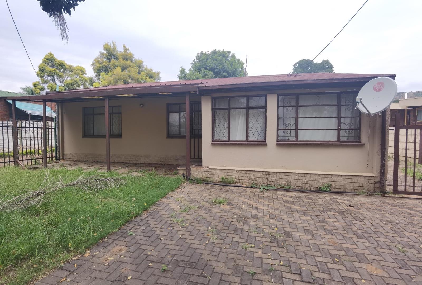 3 Bedroom House for sale in Claremont P24113692662