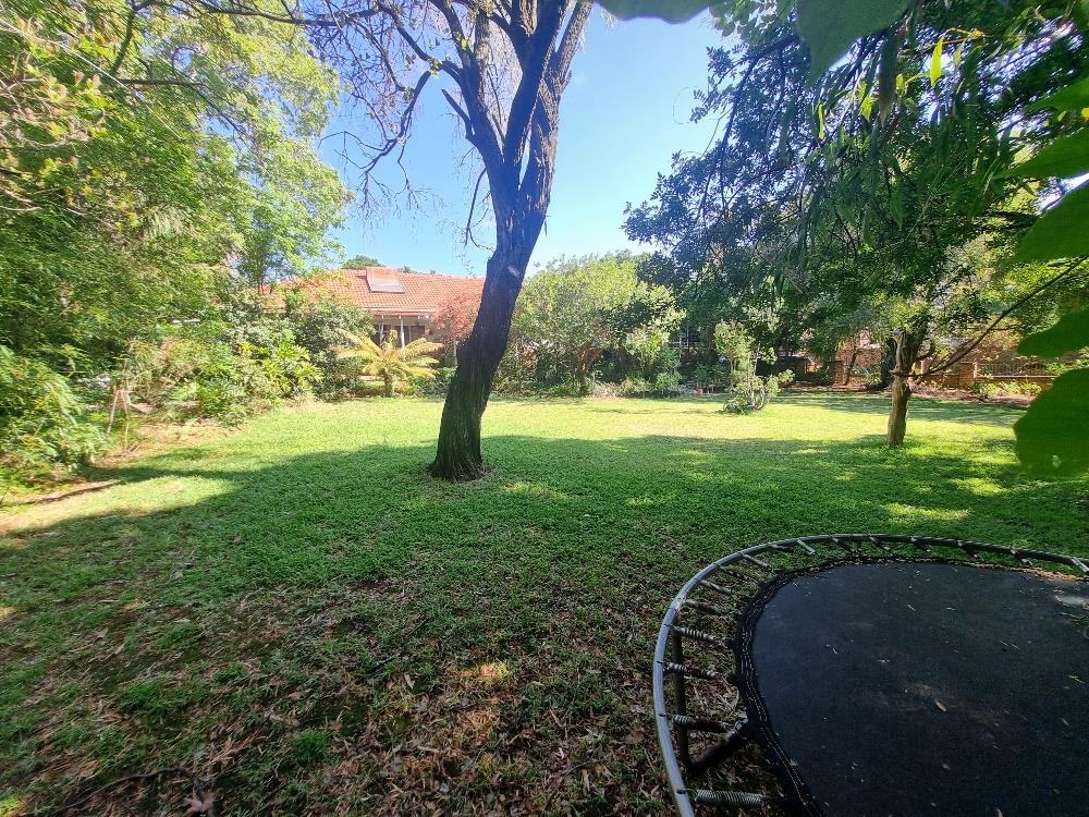 6 Bedroom House for sale in Menlo Park P24113693446