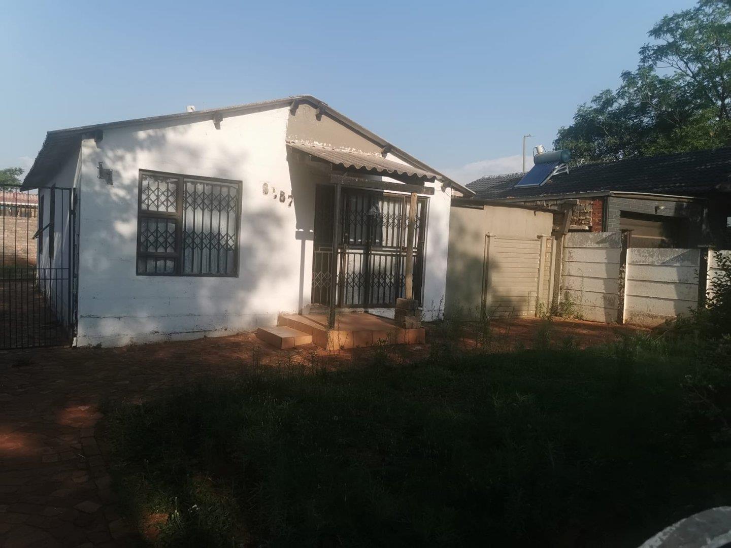 3 Bedroom House for sale in Lenasia Ext 10 P24113694480