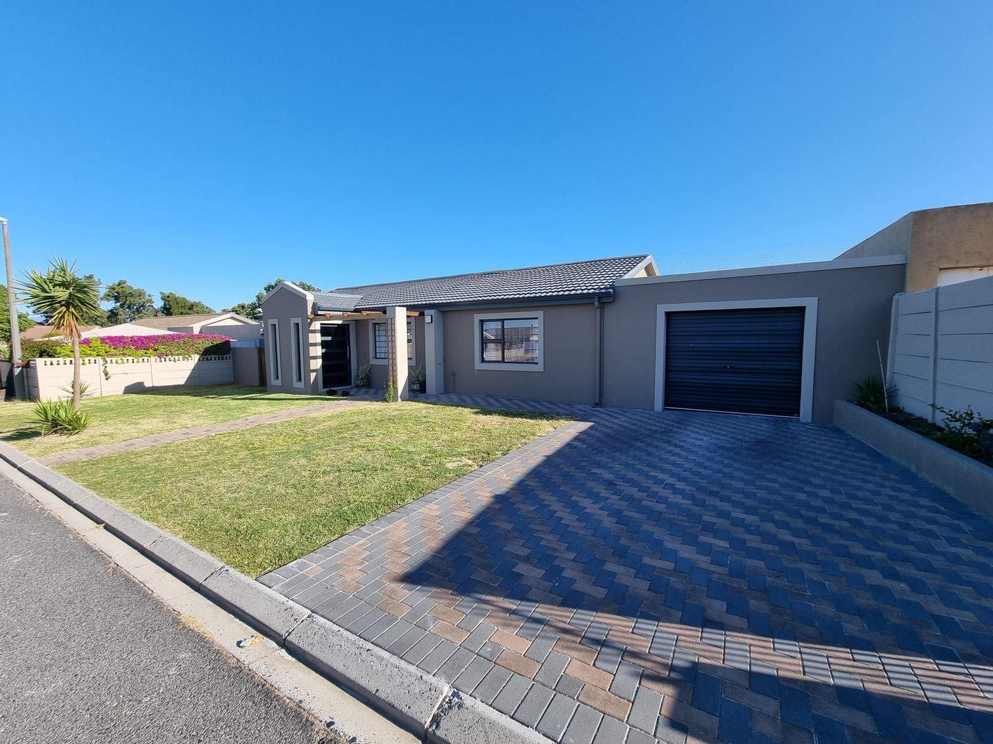 3 Bedroom House for sale in Langeberg Ridge 35 Otter Crescent P24