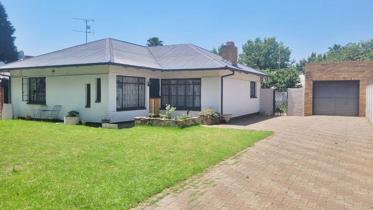 3 Bedroom House for sale in Vanderbijlpark CE 2 P24113695347