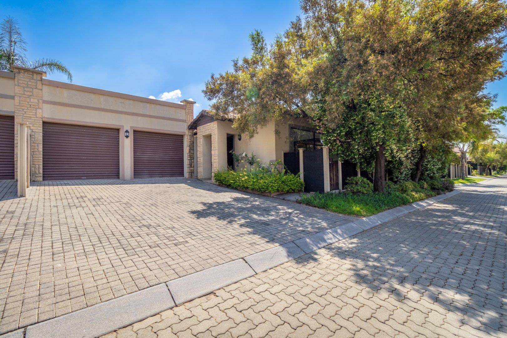 3 Bedroom House for sale in Fourways 300 The Plantation Club, 11