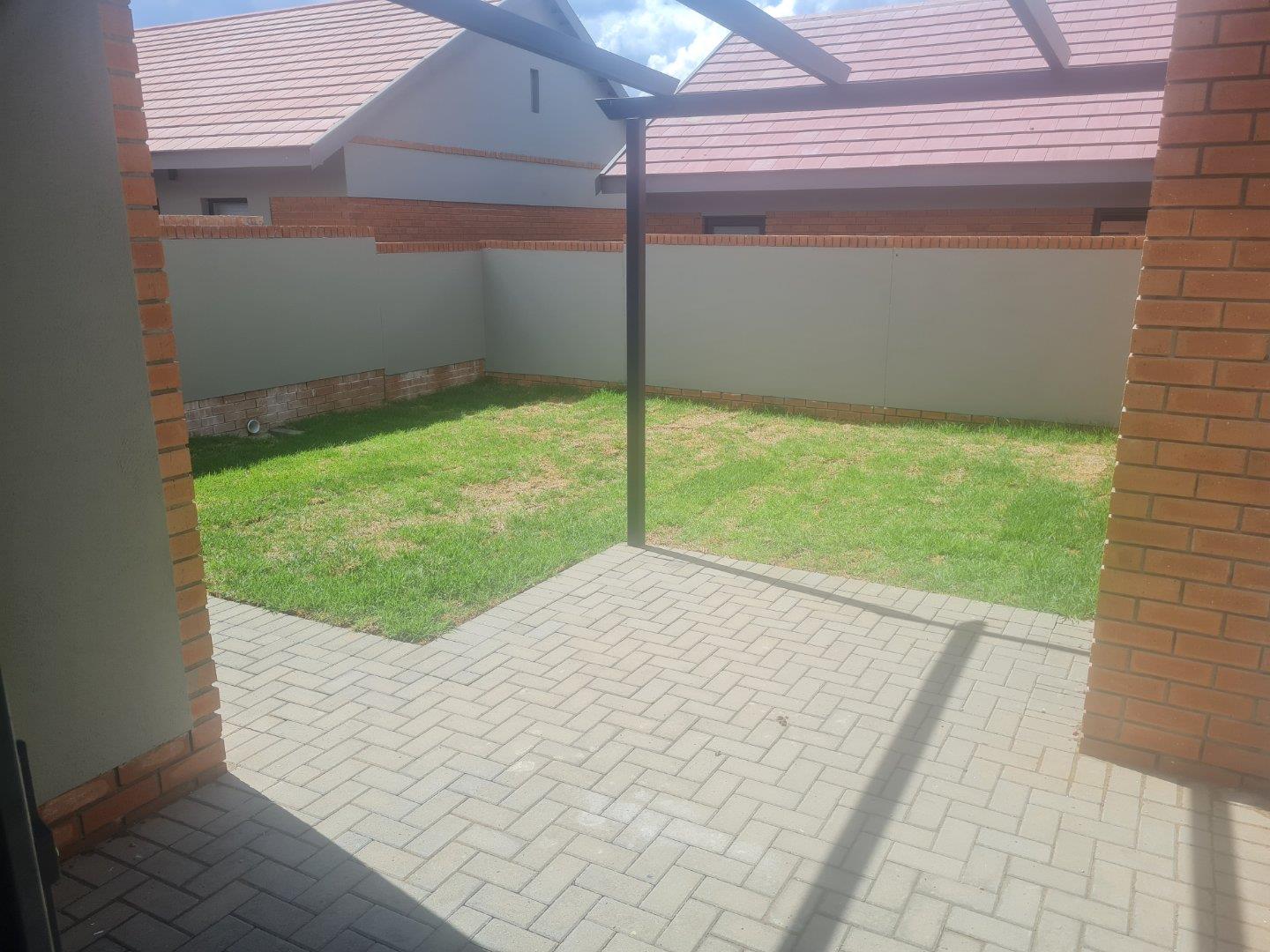 3 Bedroom Townhouse for sale in Somerton Estate P24113696871