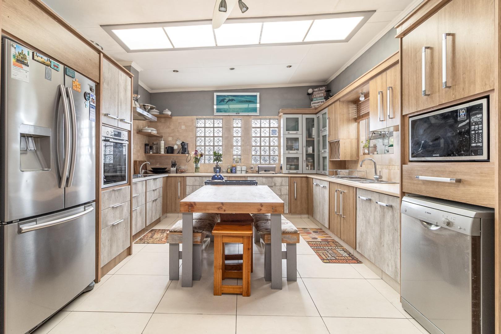 4 Bedroom House for sale in Maitland P24113697163